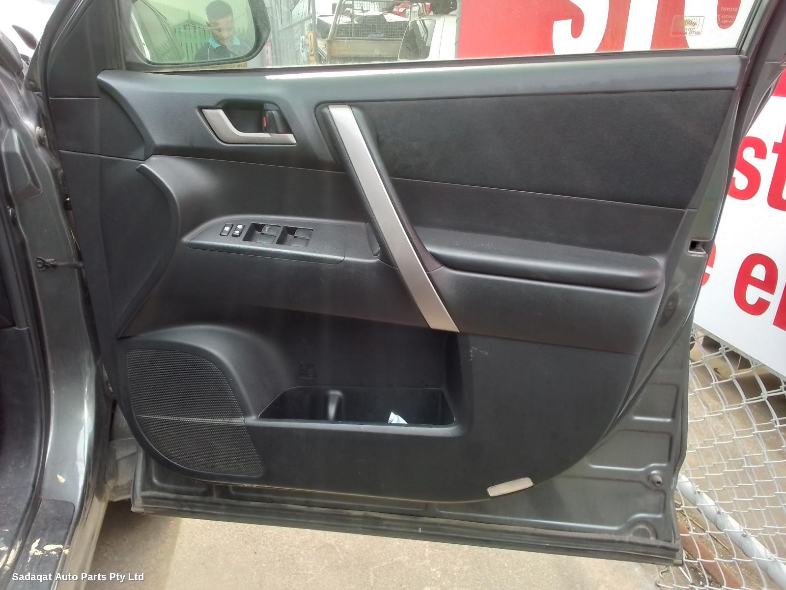 Toyota Kluger R/bar Bracket/reinfo