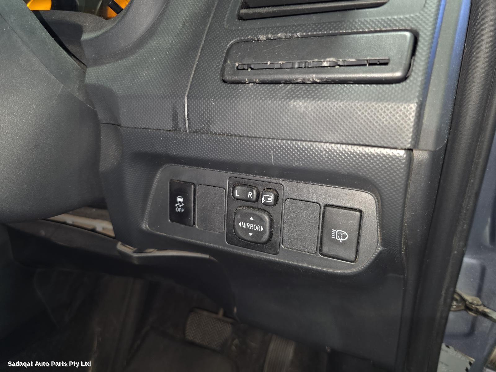 Toyota Corolla Right_rear_door_sliding