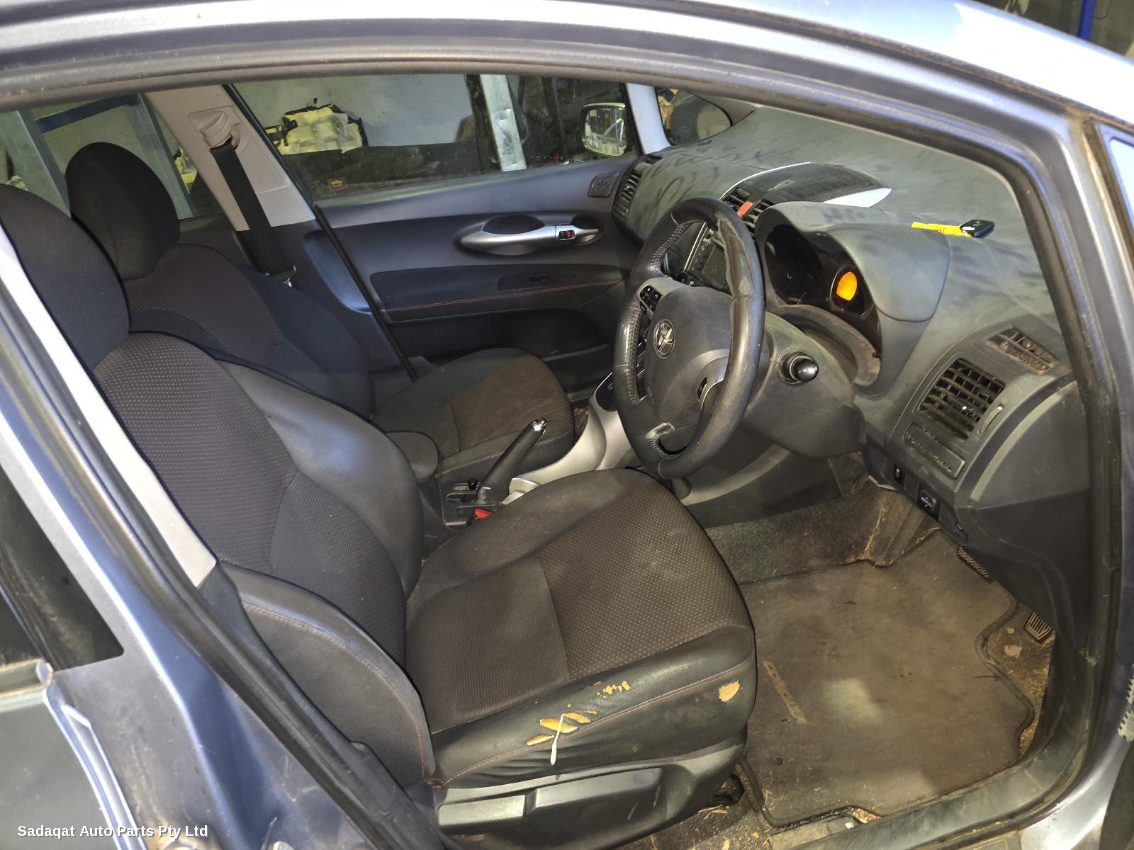 Toyota Corolla Right_rear_door_sliding