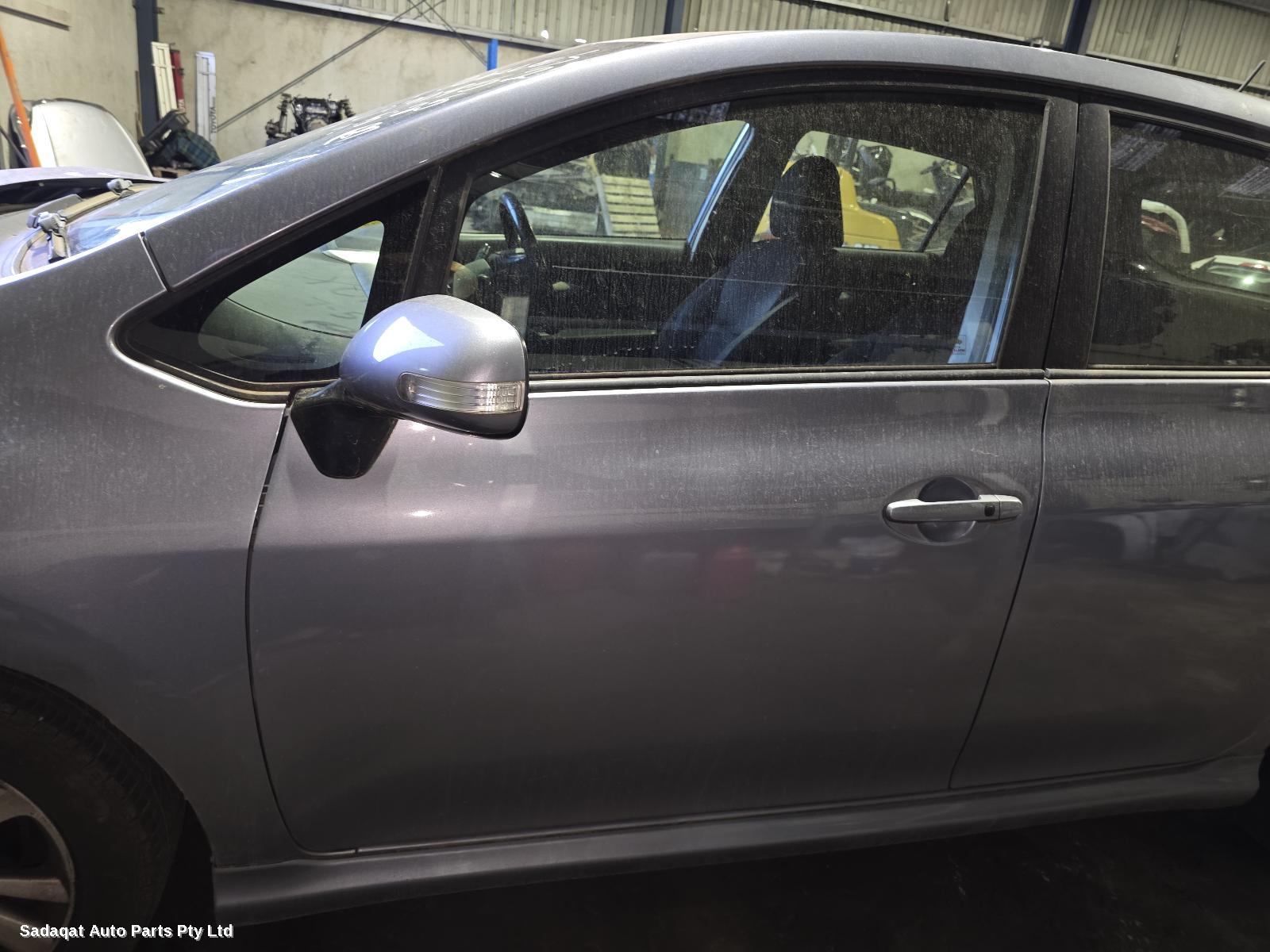 Toyota Corolla Right_rear_door_sliding