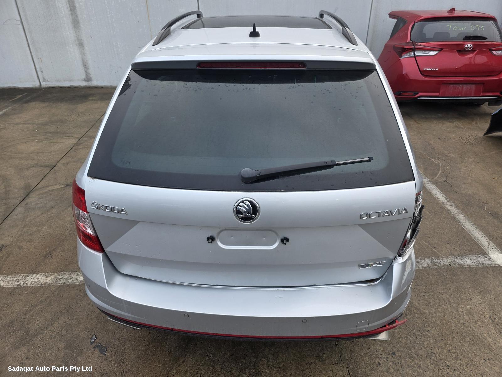 Skoda Octavia Left Door Mirror