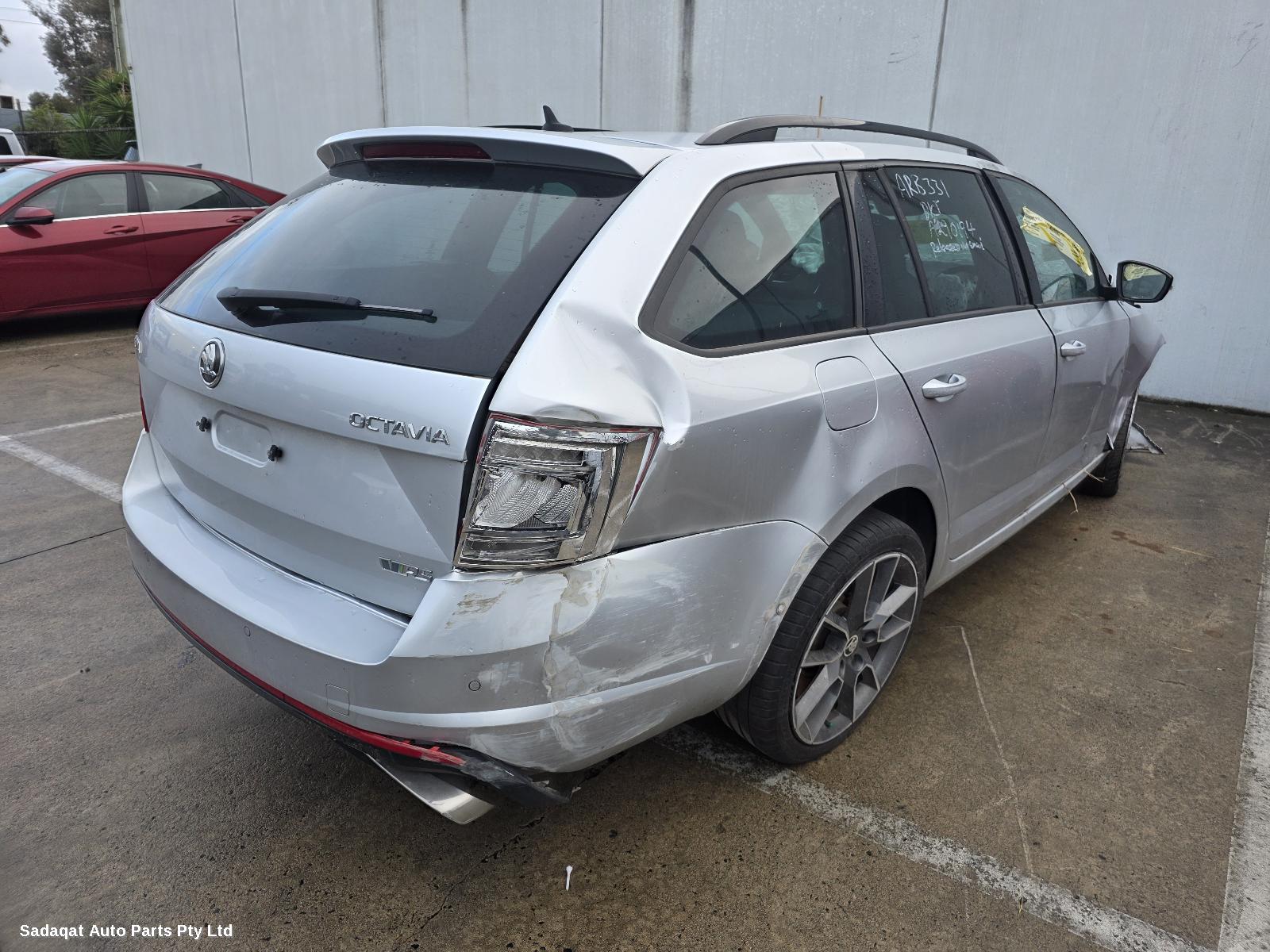 Skoda Octavia Left Door Mirror