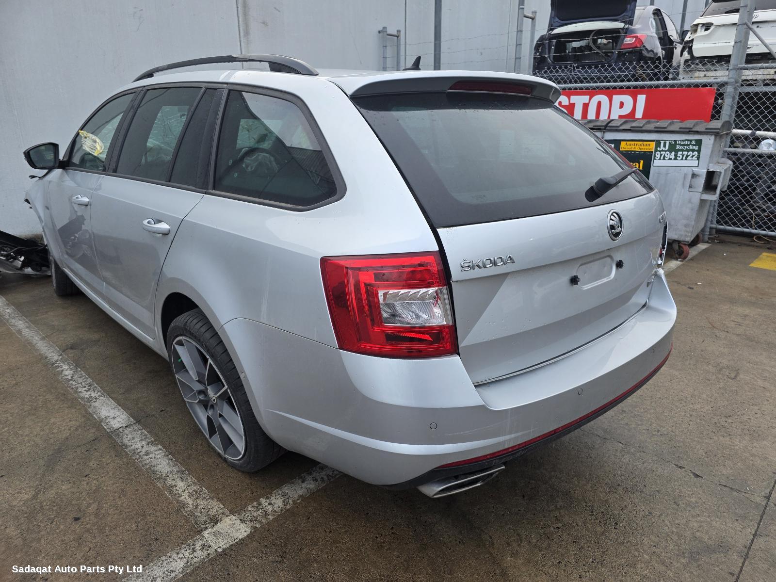 Skoda Octavia Left Door Mirror