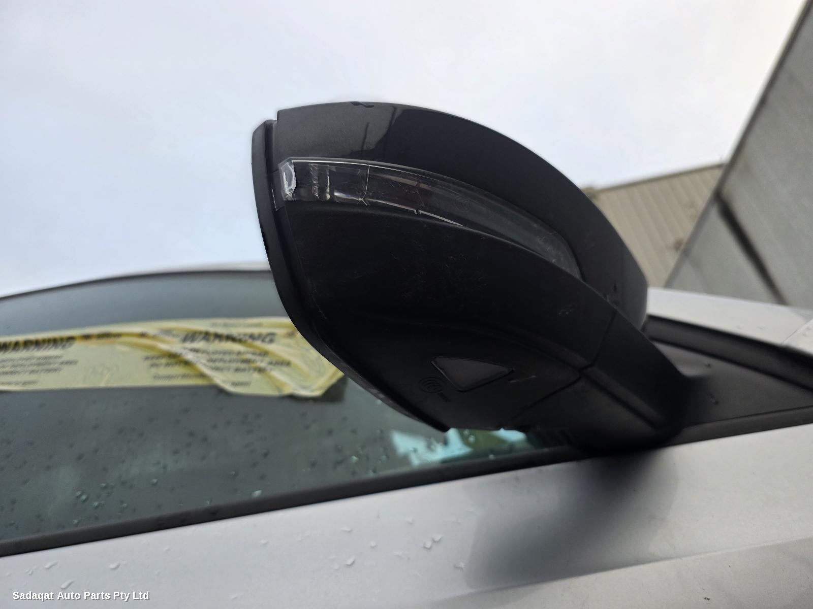 Skoda Octavia Left Door Mirror