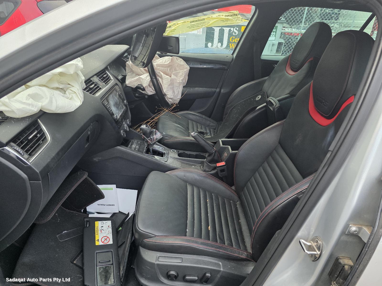 Skoda Octavia Left Door Mirror