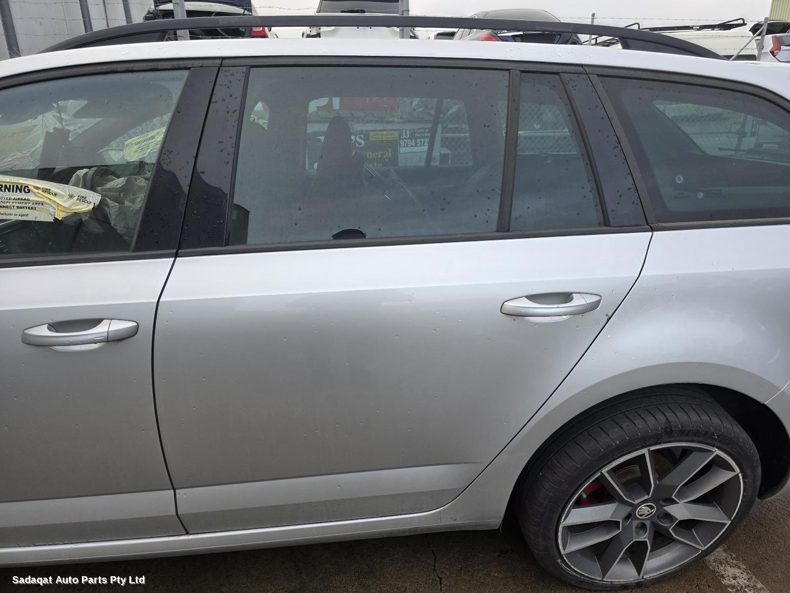 Skoda Octavia Left Door Mirror