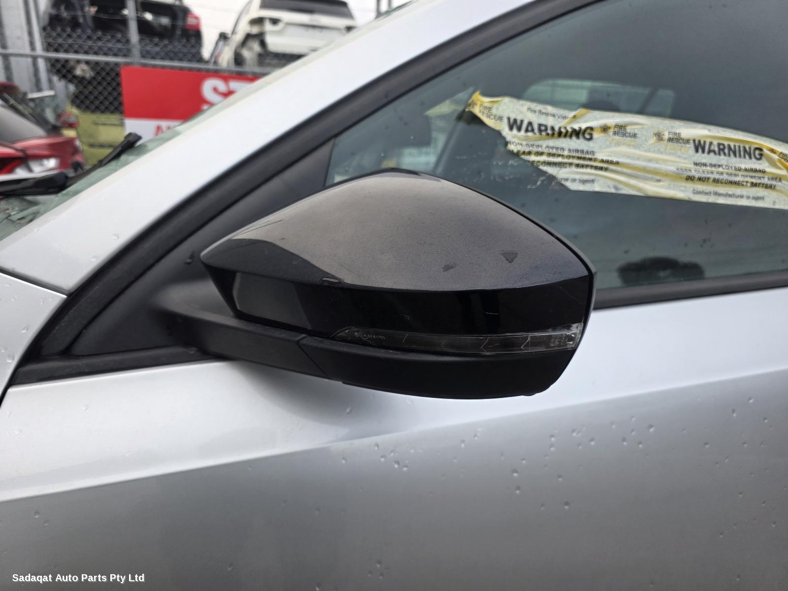 Skoda Octavia Left Door Mirror