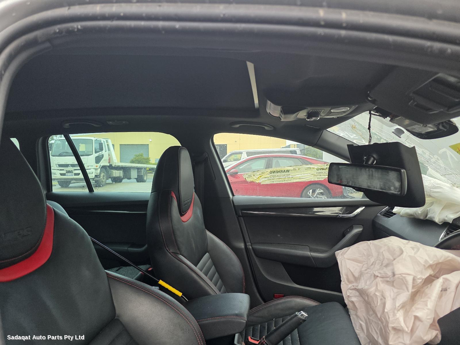 Skoda Octavia Left Door Mirror