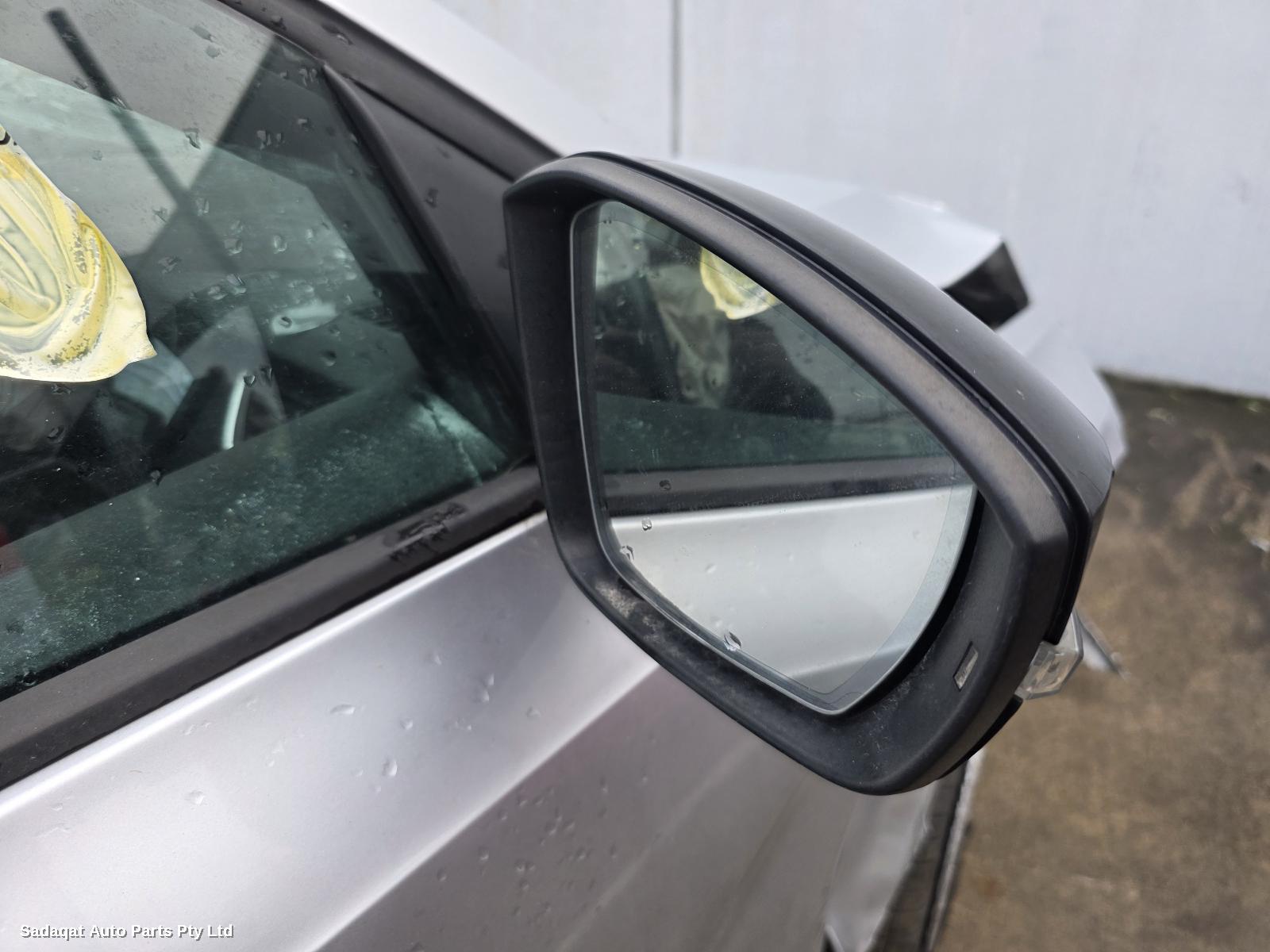 Skoda Octavia Left Door Mirror
