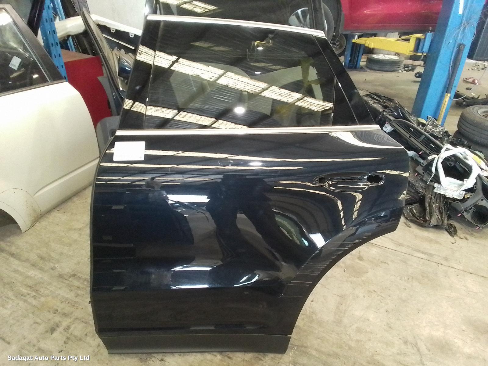 Porsche Cayenne Left Rear Door/sliding