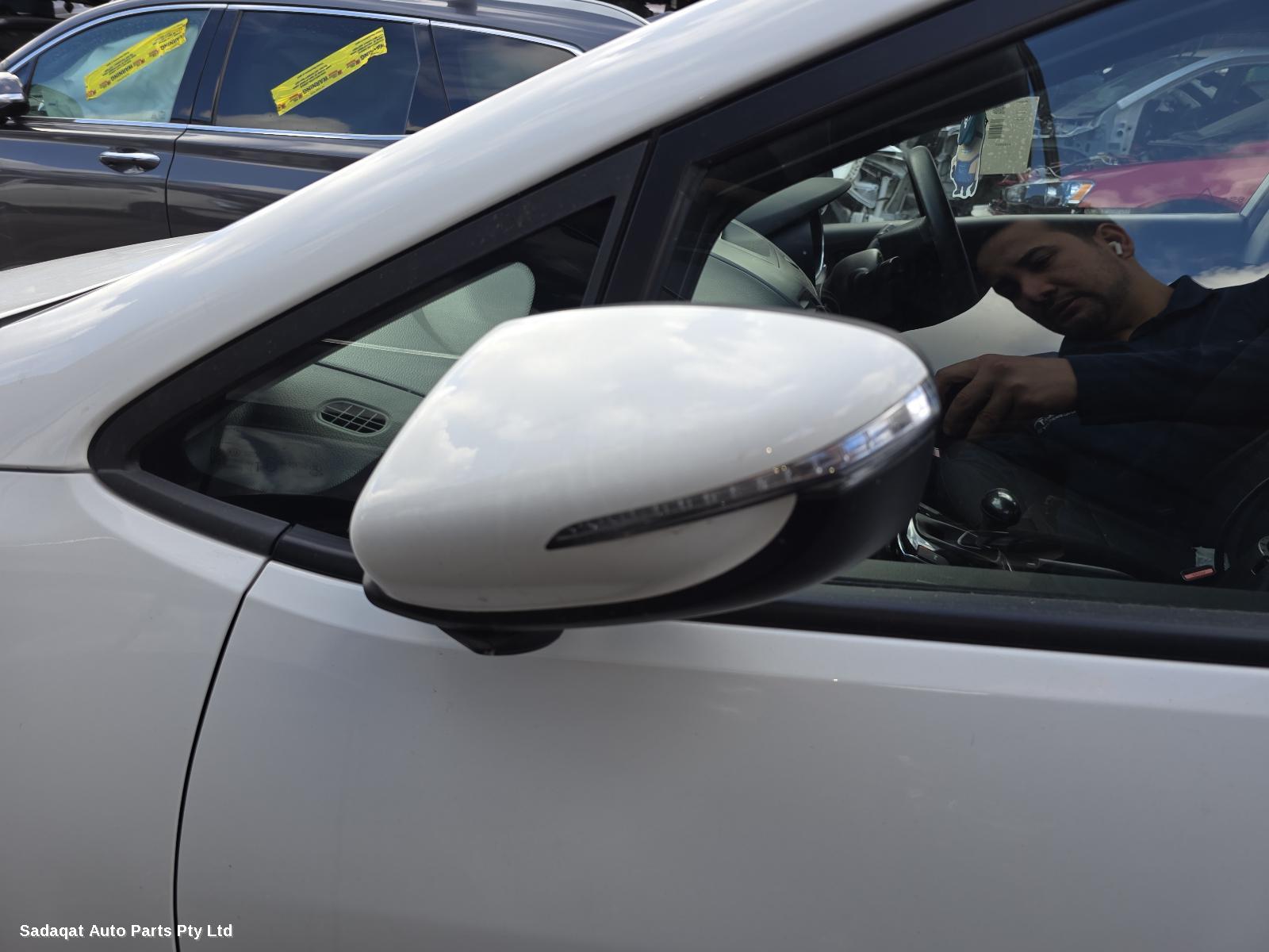 Kia Cerato Left Door Mirror