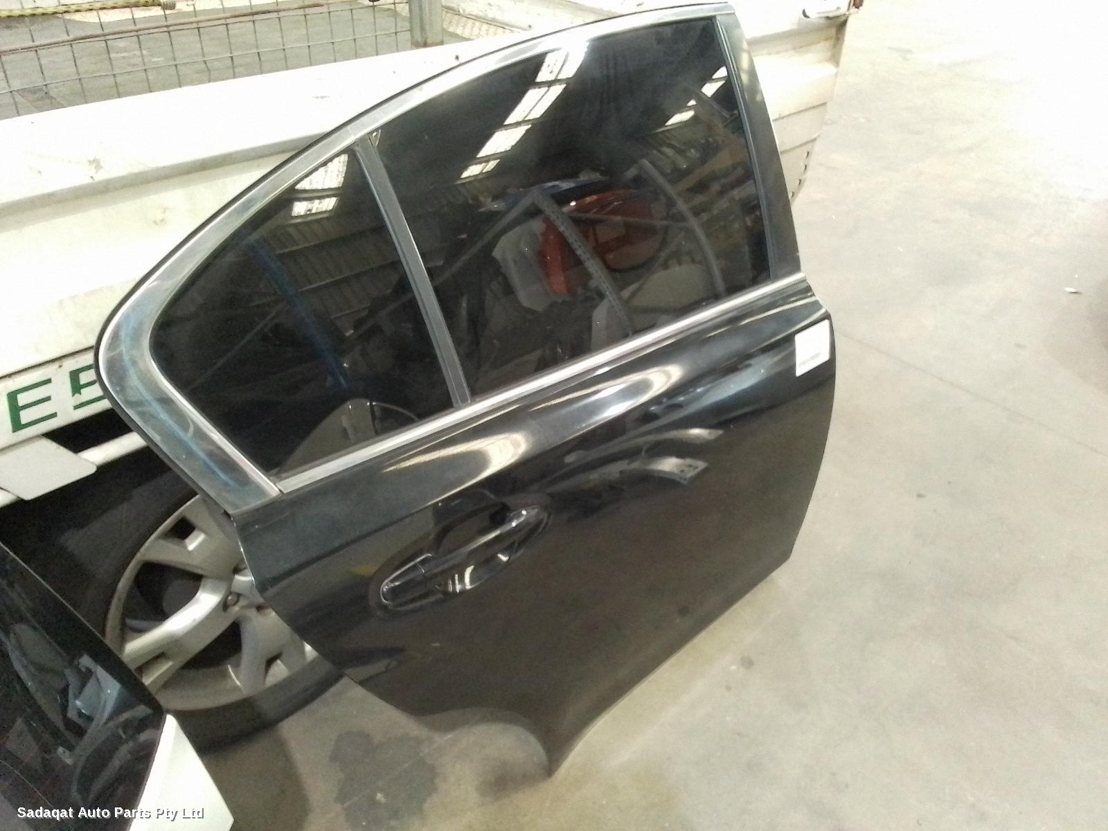 Subaru Liberty Right_rear_door_sliding