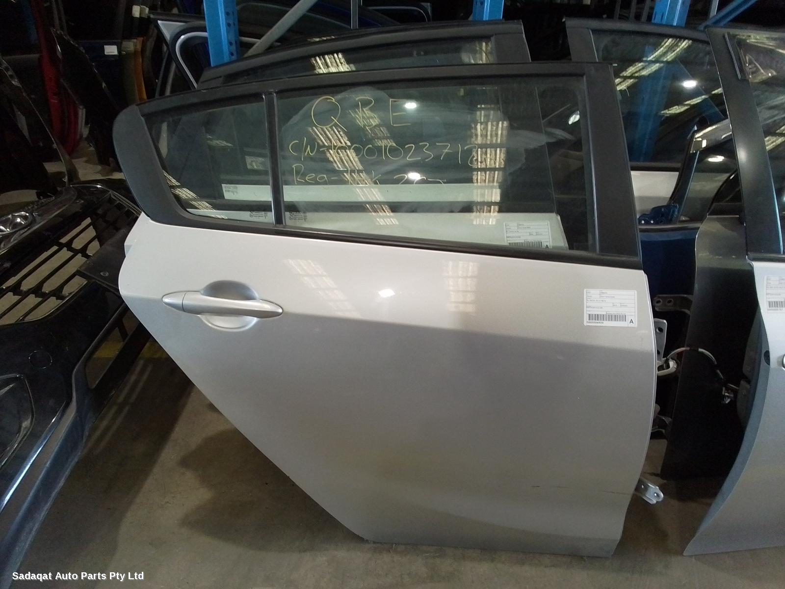 Kia Cerato Right_rear_door_sliding