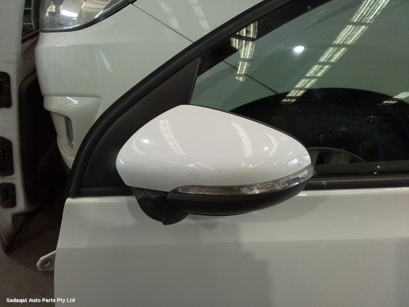 Volkswagen Golf Left Door Mirror