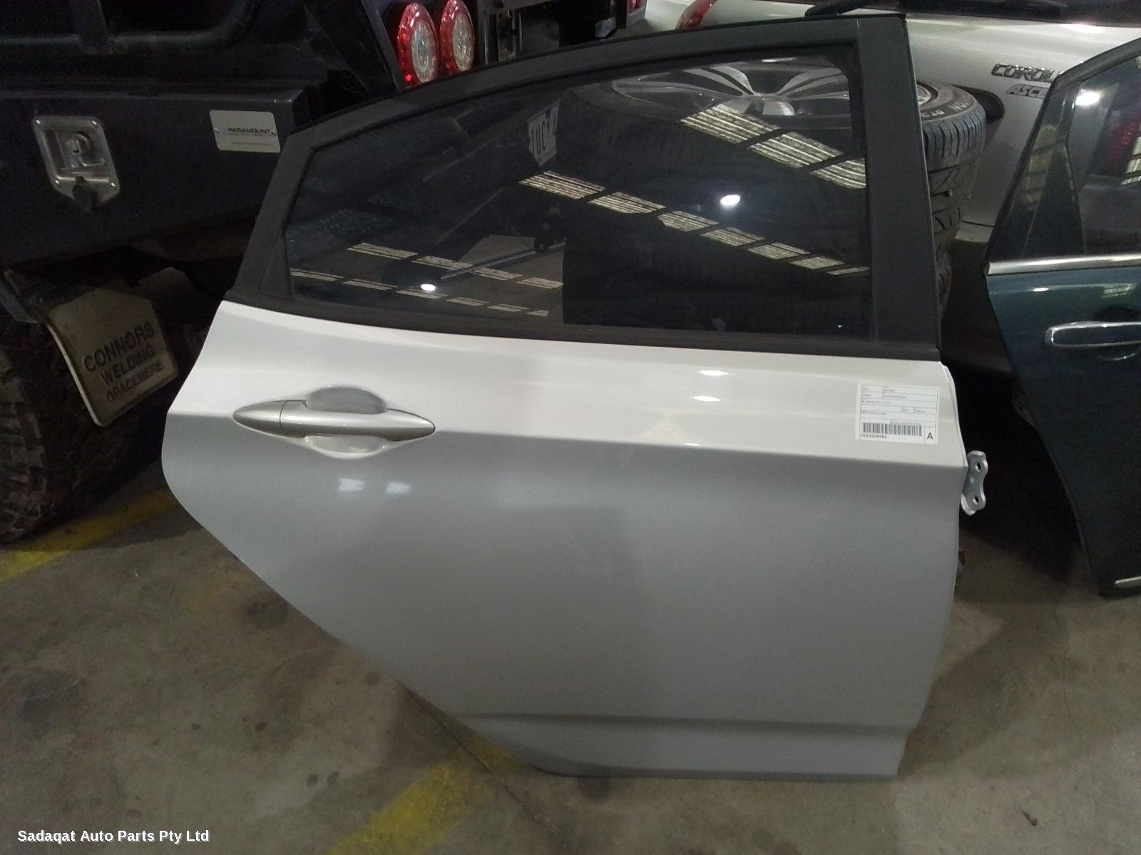 Hyundai Accent Right_rear_door_sliding