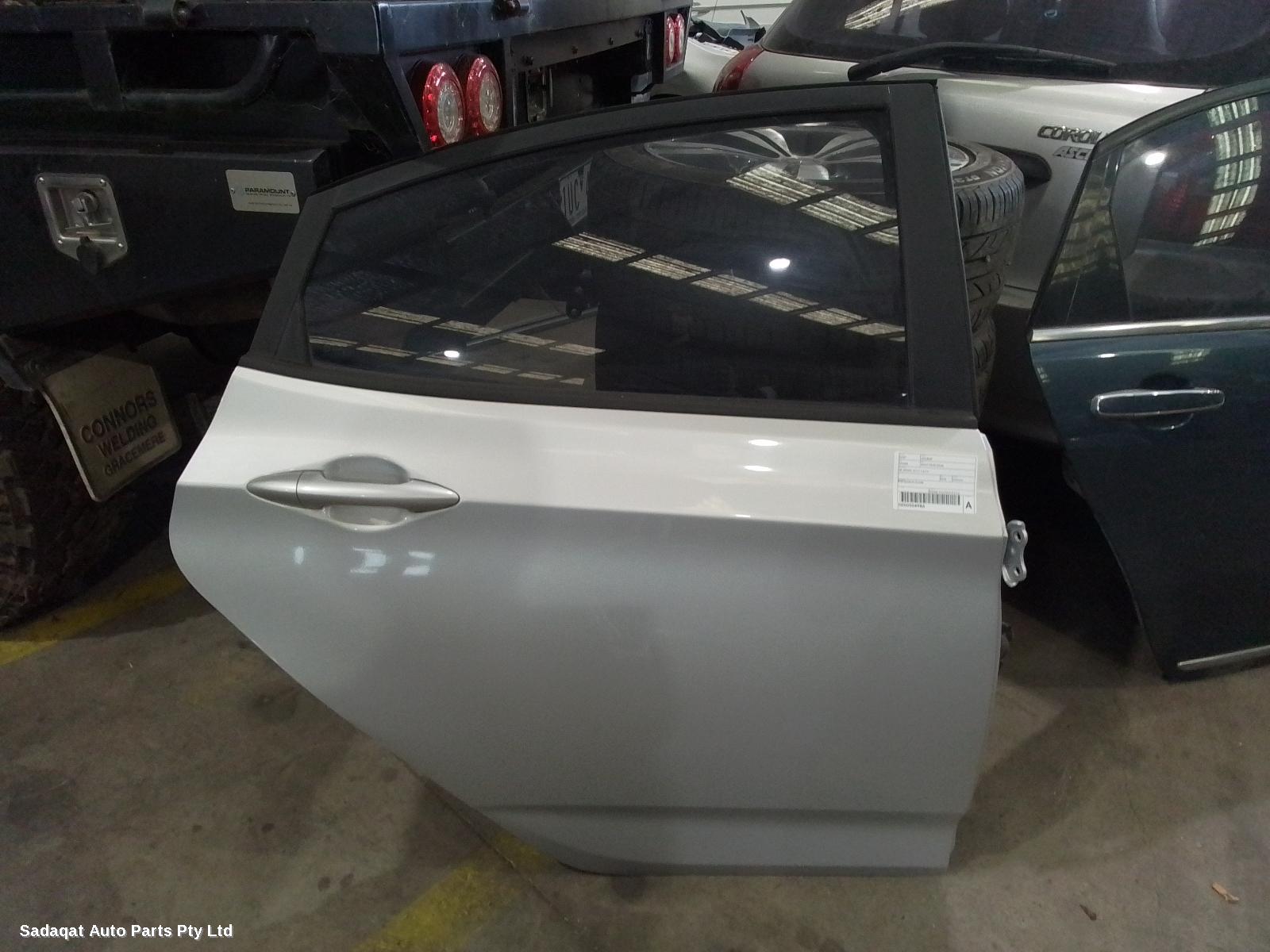 Hyundai Accent Right_rear_door_sliding