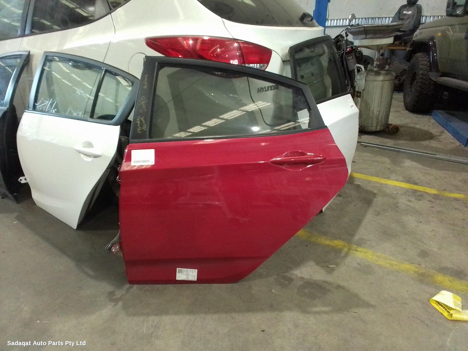 Hyundai Accent Left Rear Door/sliding