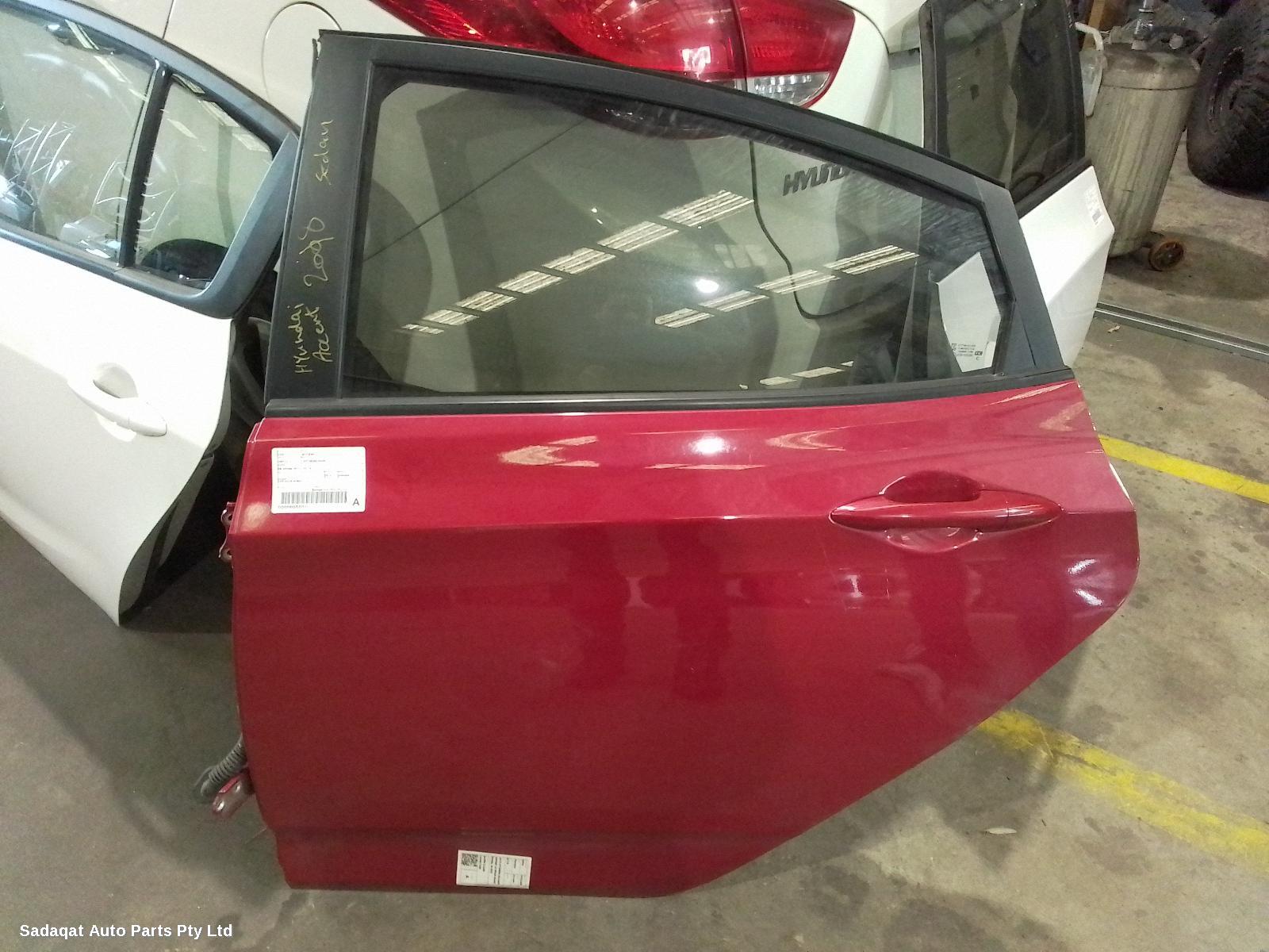 Hyundai Accent Left Rear Door/sliding