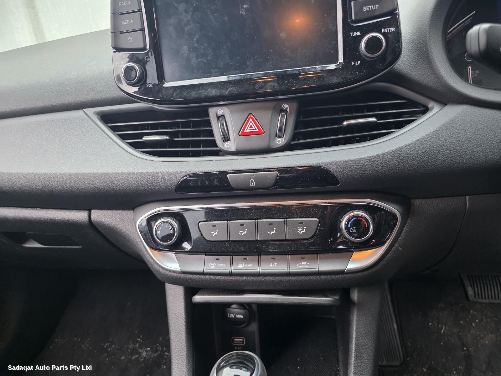 Hyundai I30 Right Headlamp