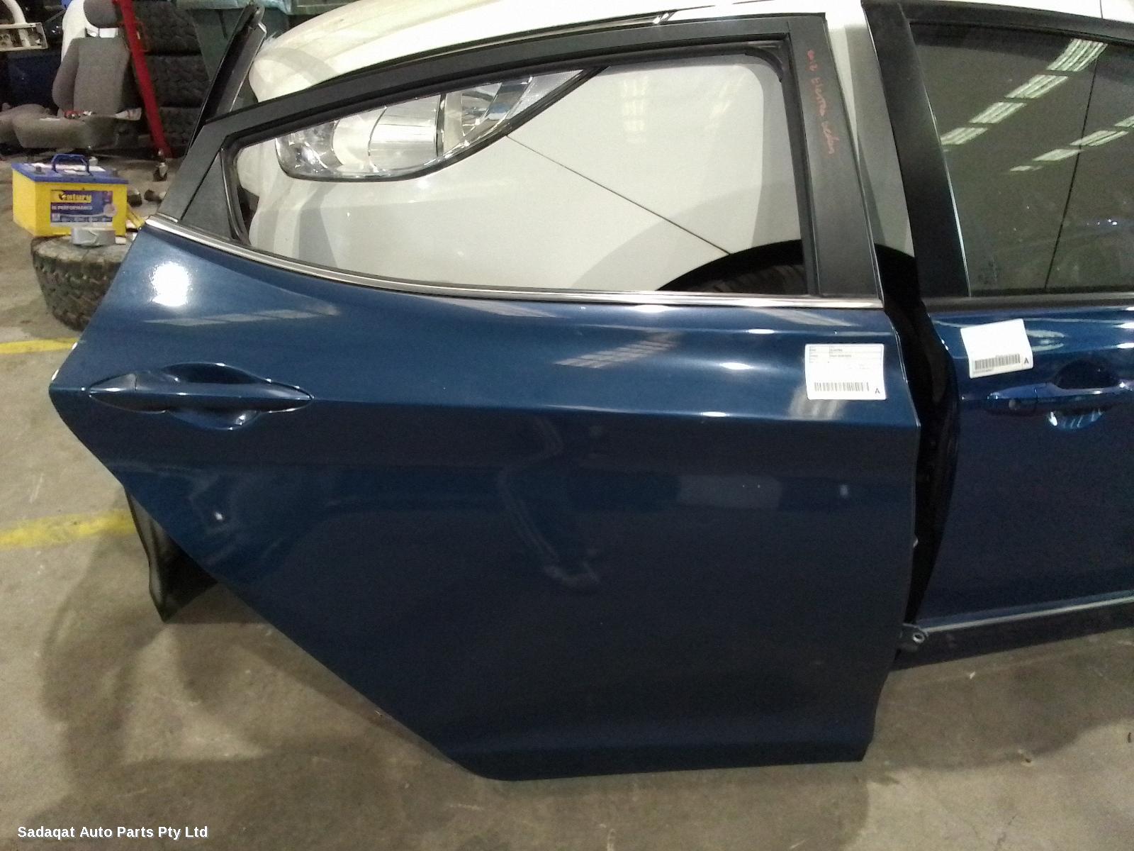 Hyundai Elantra Right_rear_door_sliding