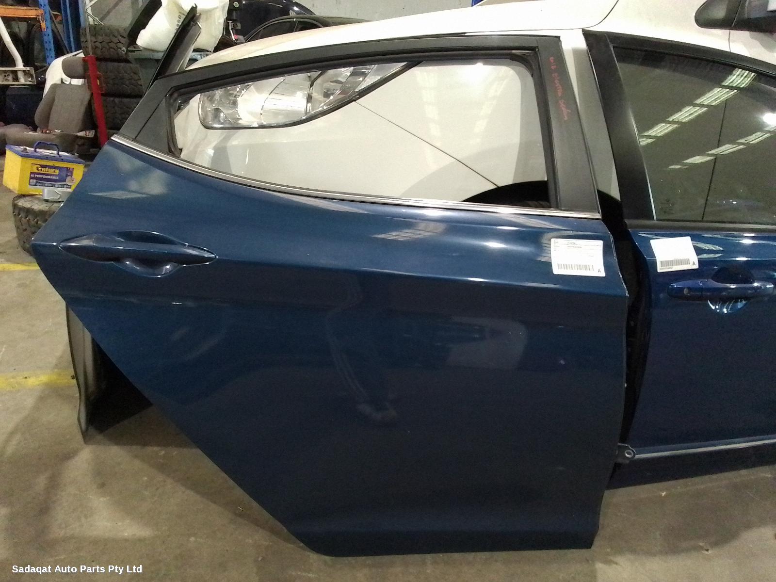 Hyundai Elantra Right_rear_door_sliding