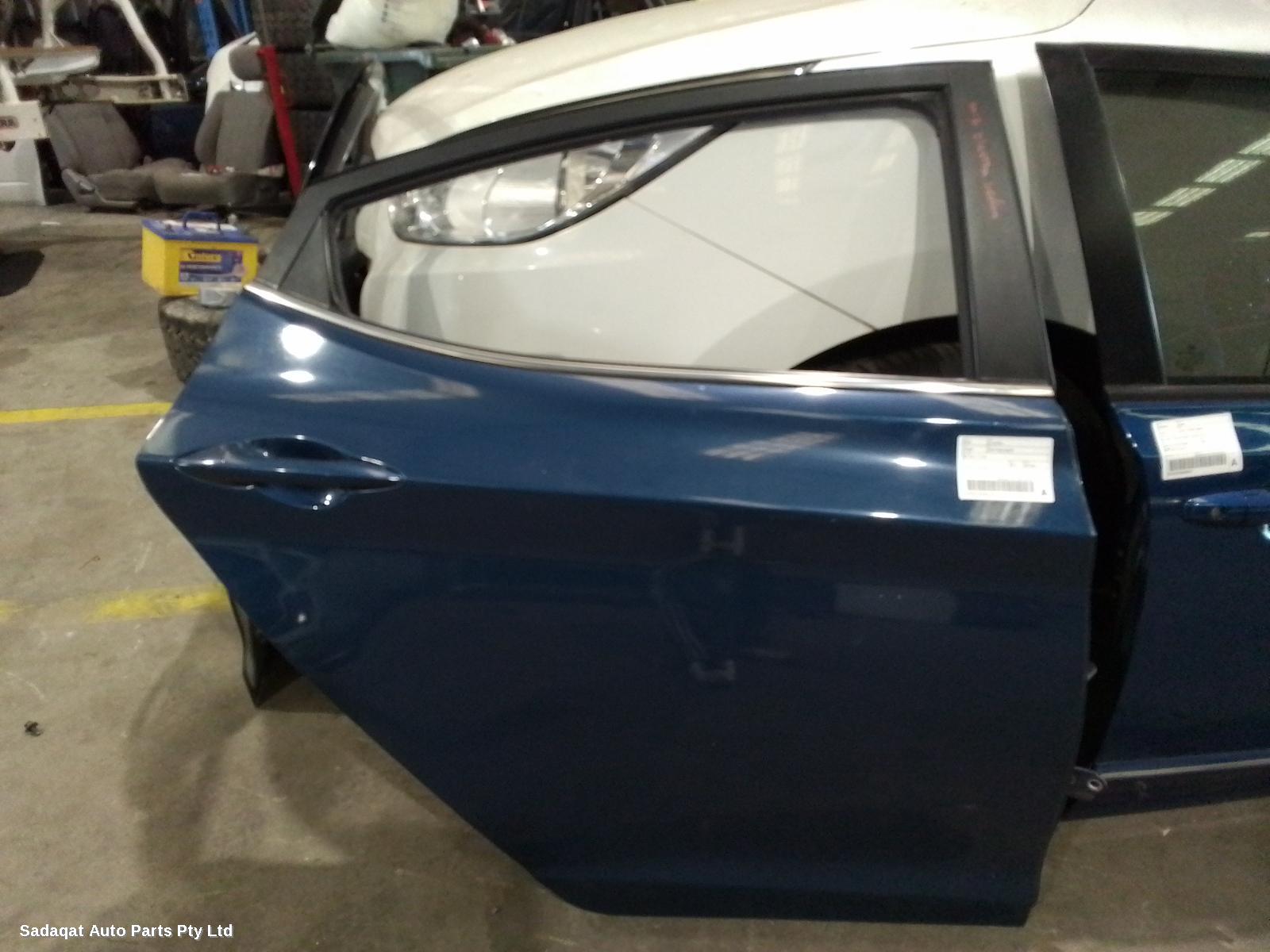 Hyundai Elantra Right_rear_door_sliding