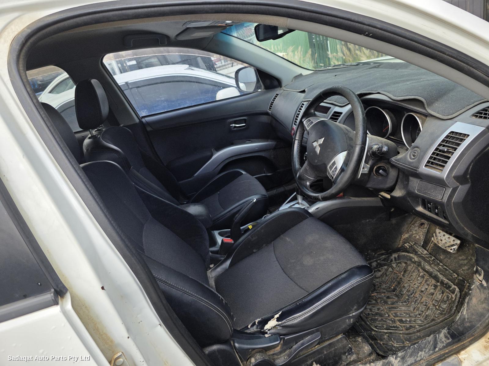 Mitsubishi Outlander Left Guard