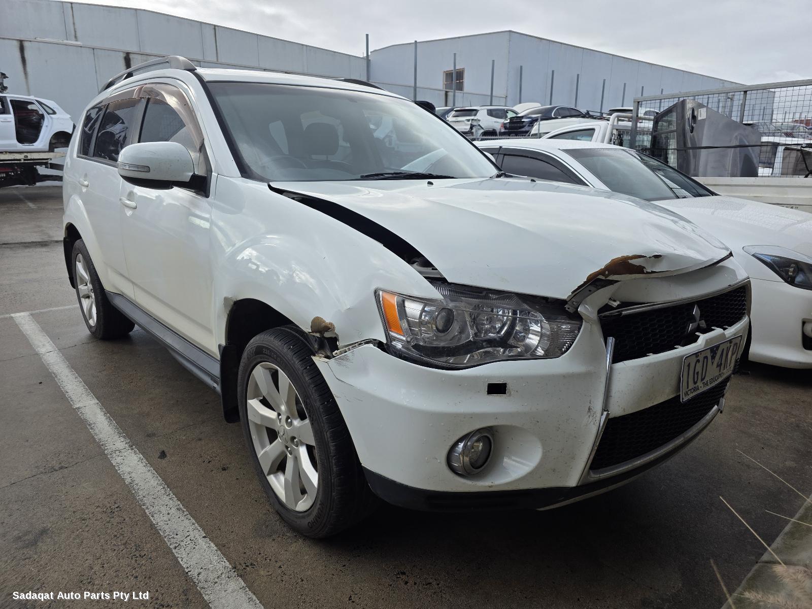 Mitsubishi Outlander Left Guard