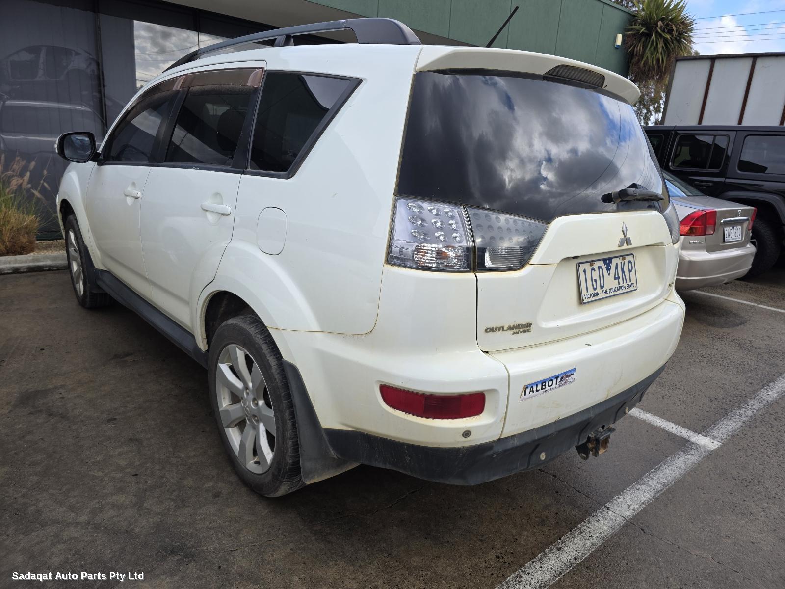 Mitsubishi Outlander Left Guard