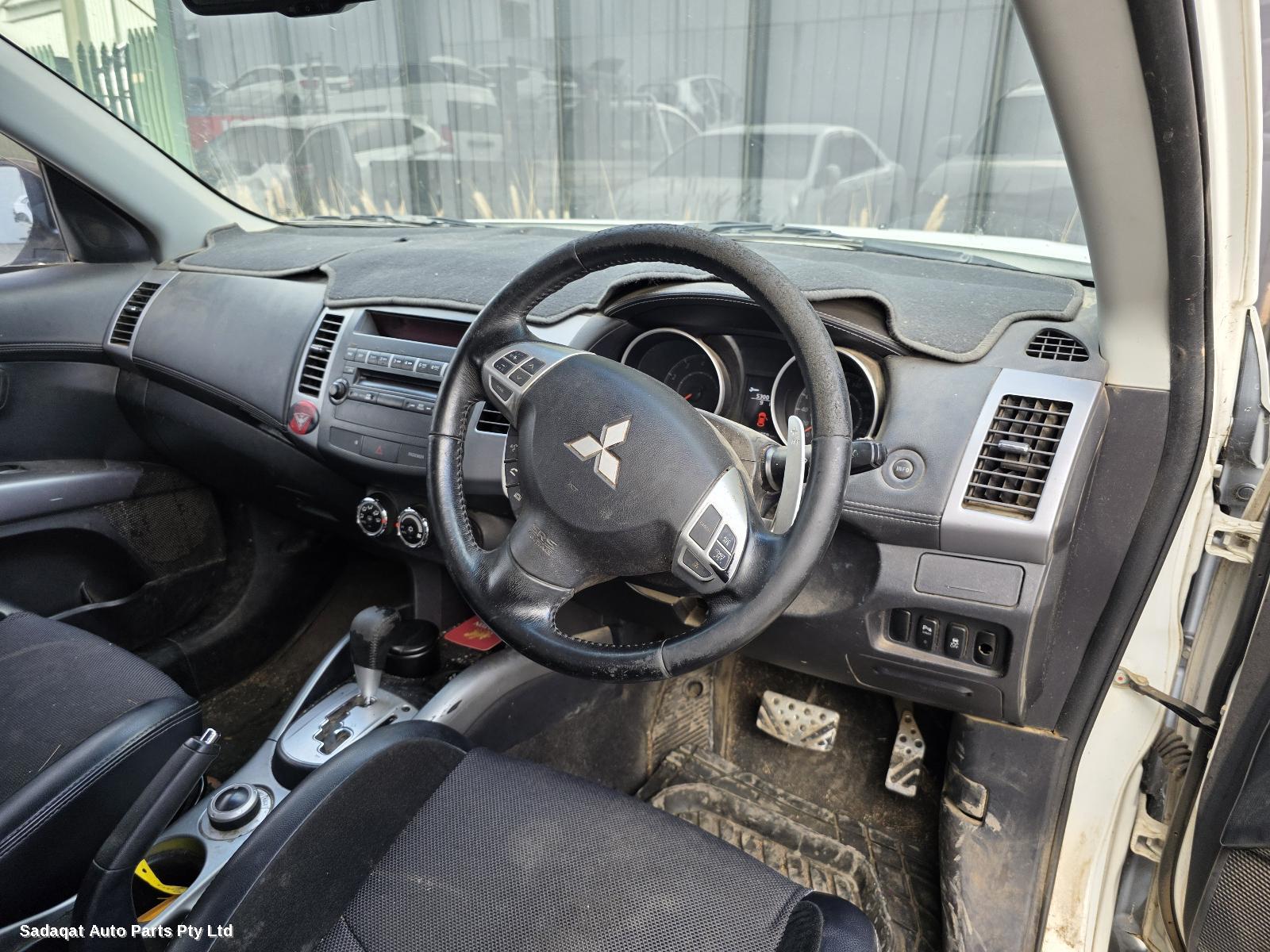 Mitsubishi Outlander Left Guard