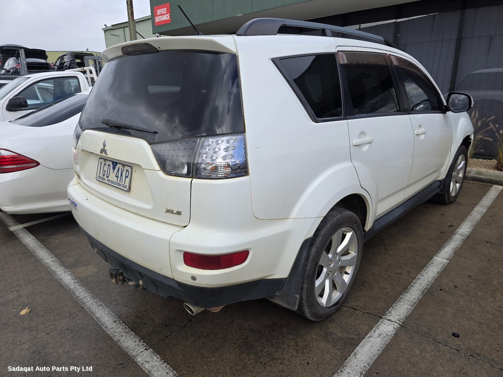 Mitsubishi Outlander Left Guard