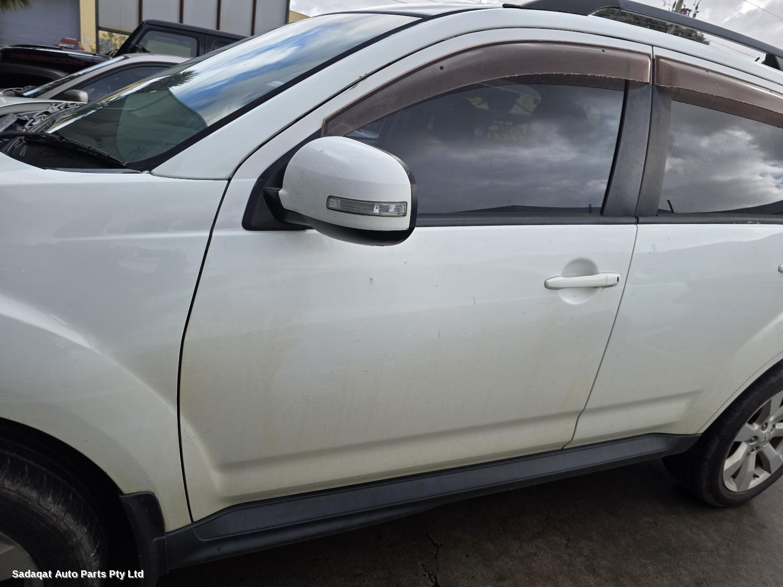 Mitsubishi Outlander Left Guard