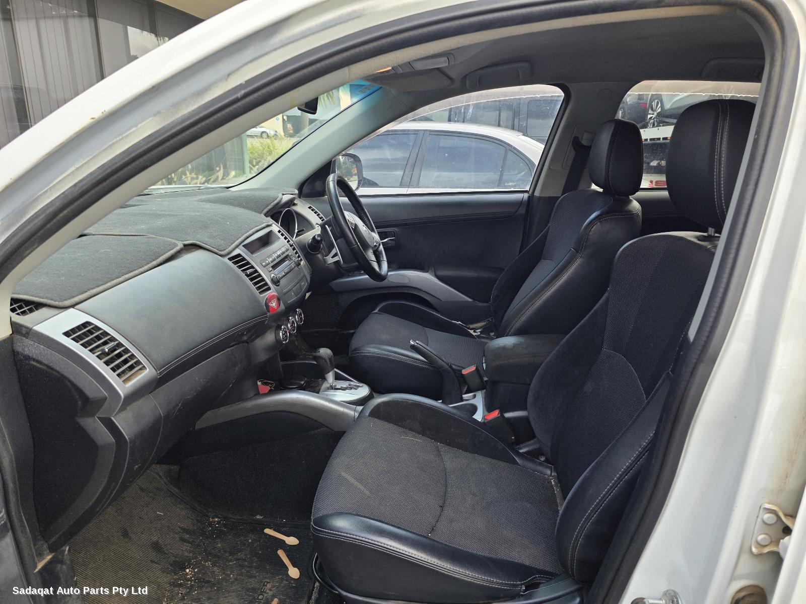 Mitsubishi Outlander Left Guard