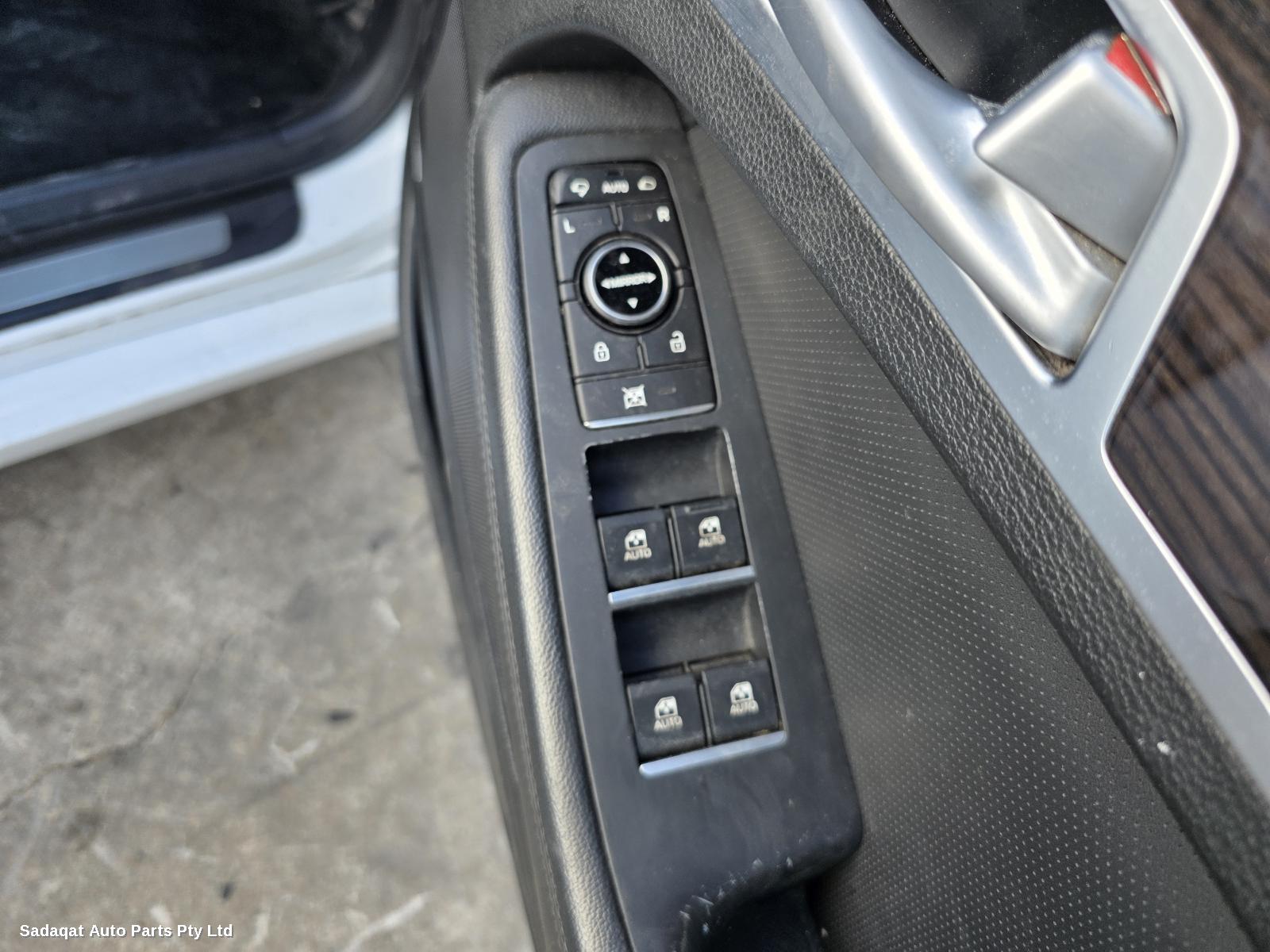 Hyundai Genesis Left Door Mirror