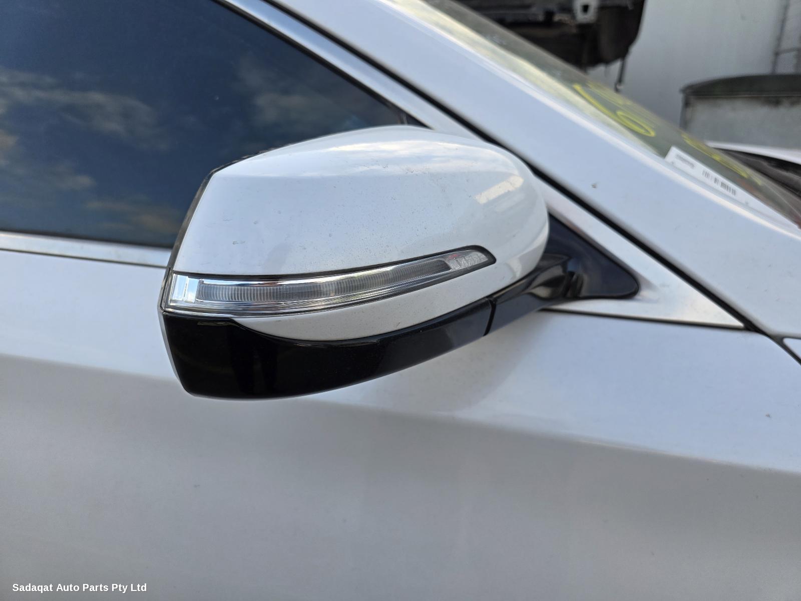 Hyundai Genesis Left Door Mirror