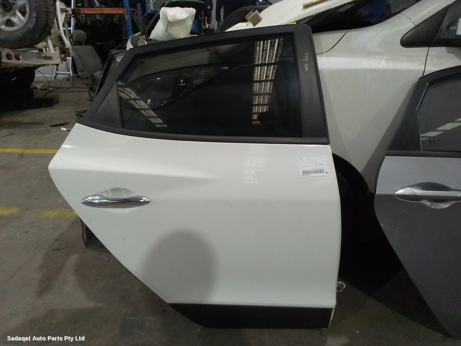 Hyundai Ix35 Right_rear_door_sliding
