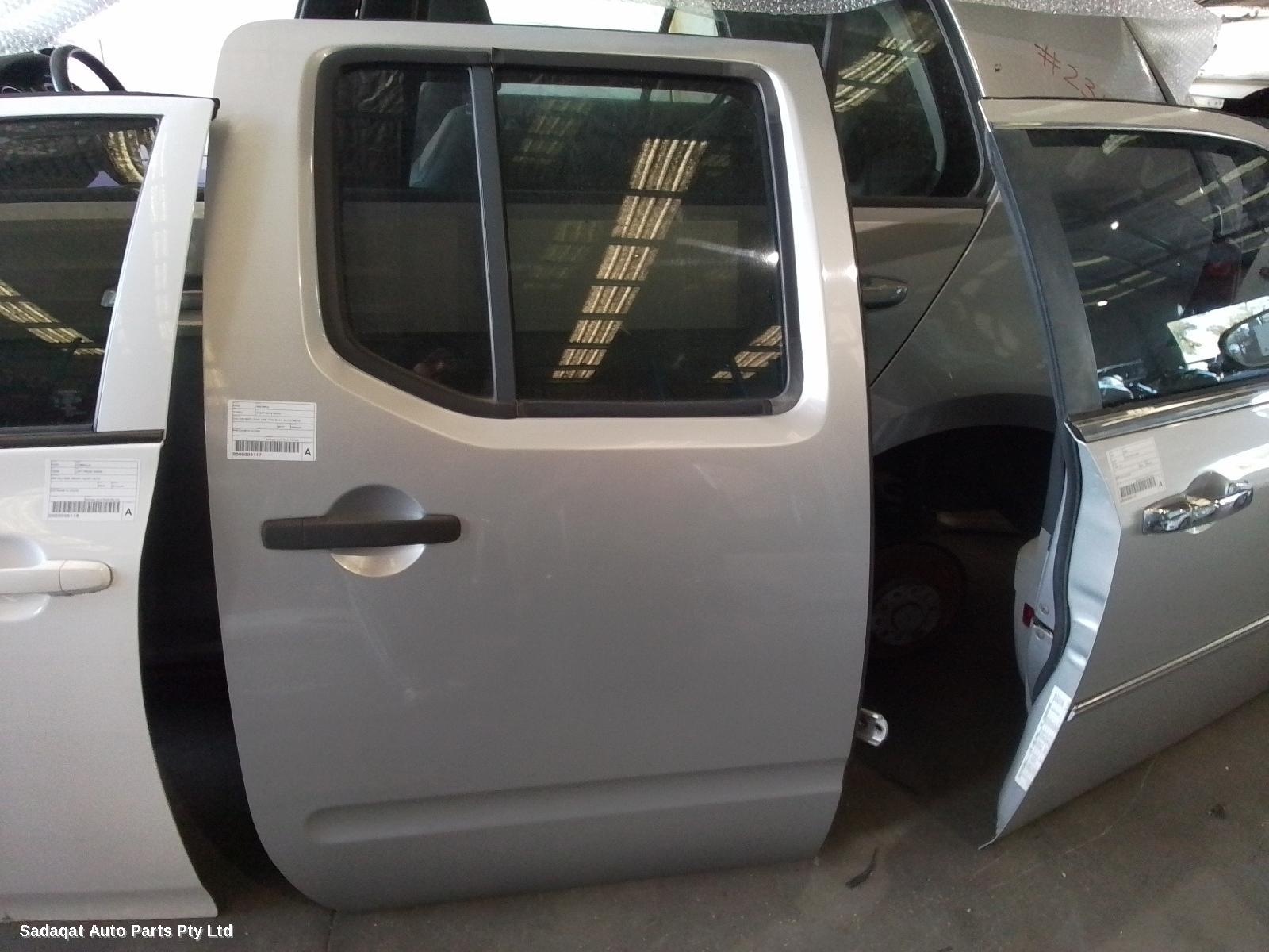 Nissan Navara Right_rear_door_sliding