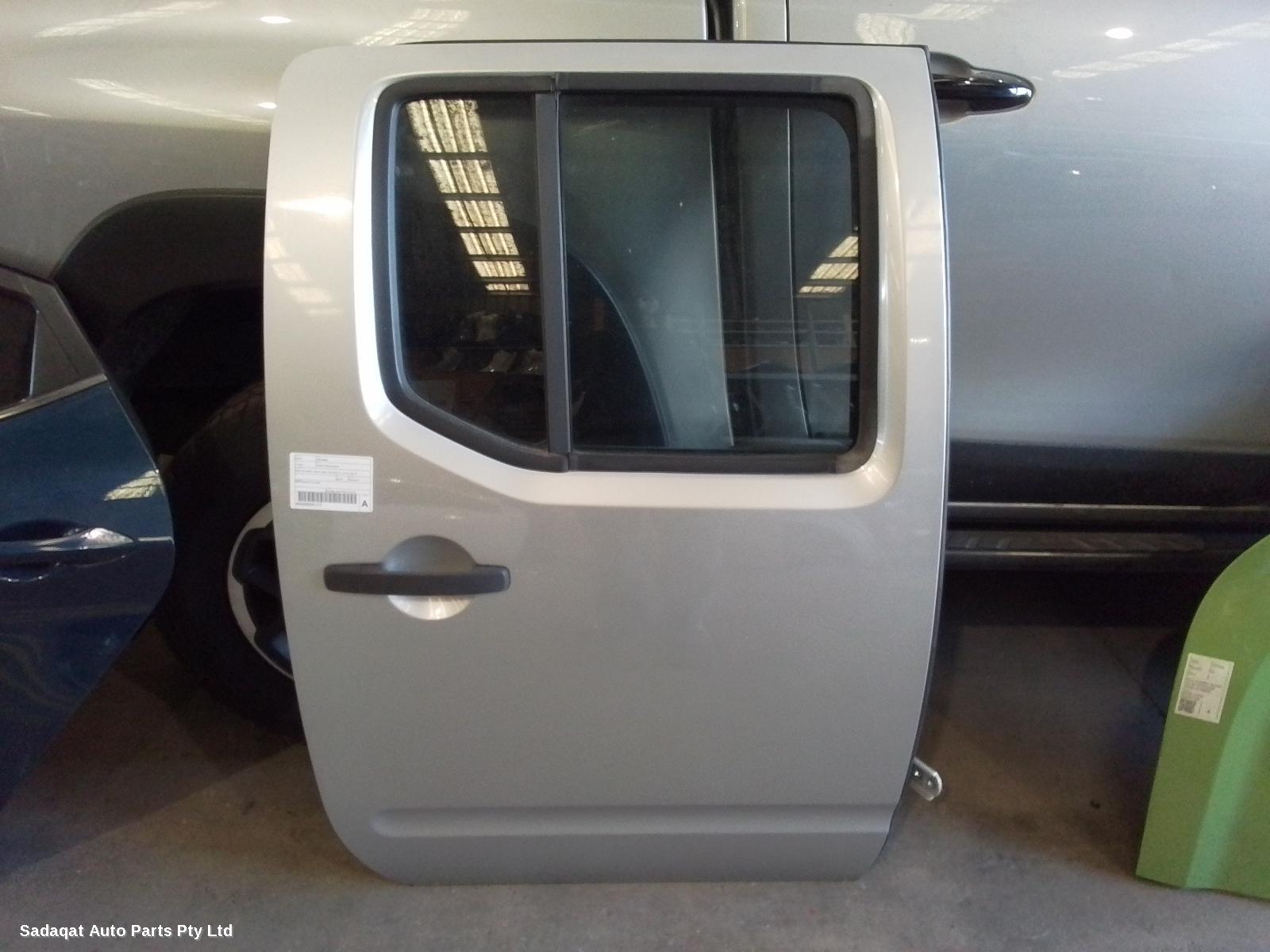 Nissan Navara Right_rear_door_sliding
