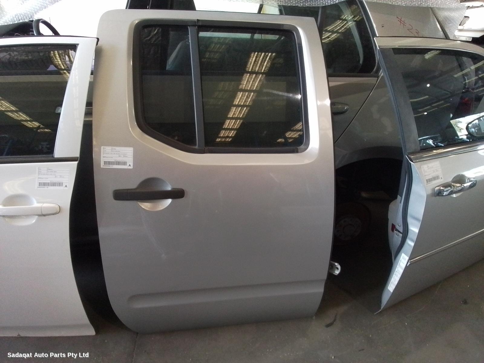 Nissan Navara Right_rear_door_sliding