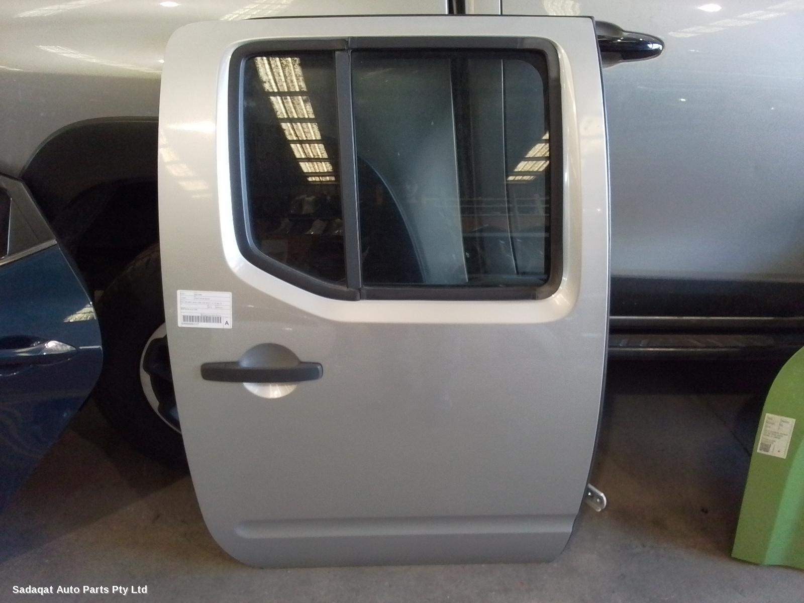 Nissan Navara Right_rear_door_sliding