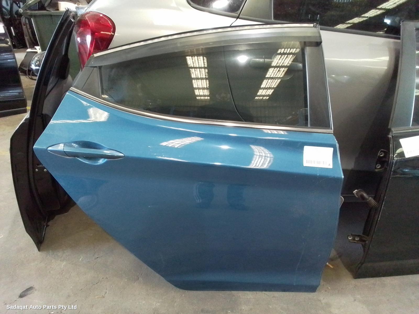 Hyundai Elantra Right_rear_door_sliding