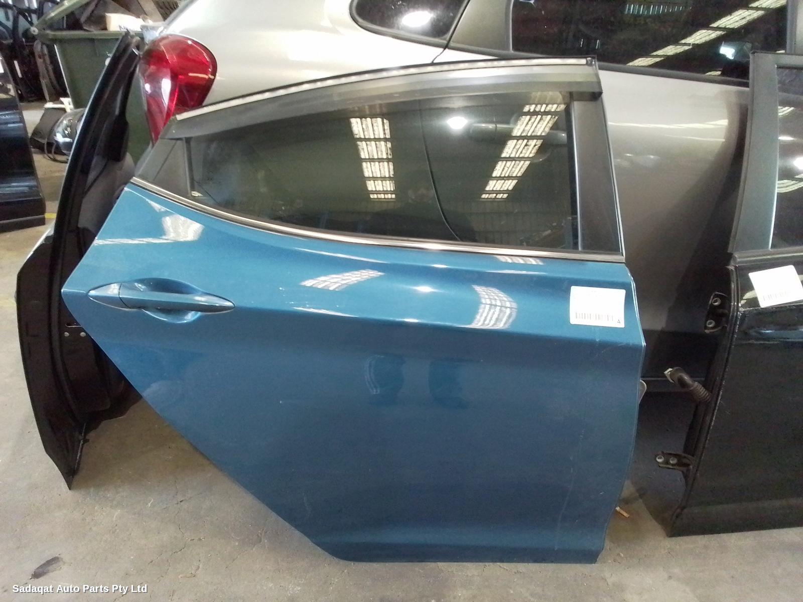 Hyundai Elantra Right_rear_door_sliding