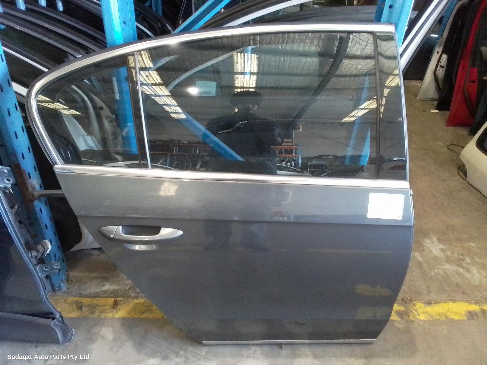 Volkswagen Passat Right_rear_door_sliding