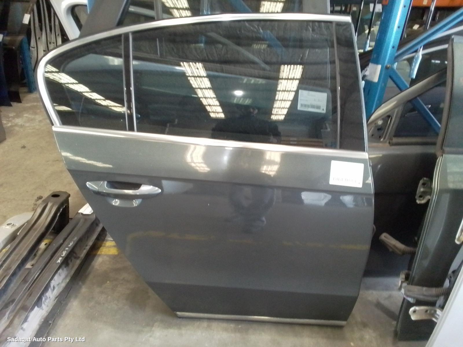 Volkswagen Passat Right_rear_door_sliding