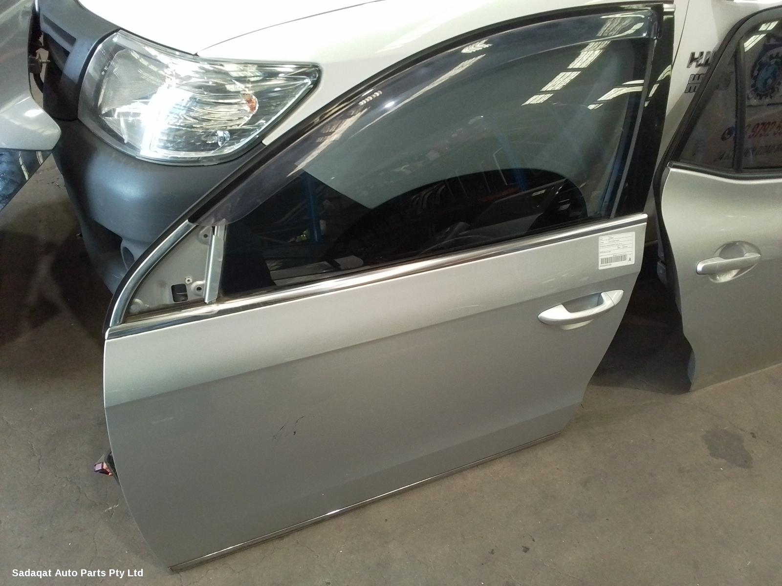 Volkswagen Passat Left Front Door