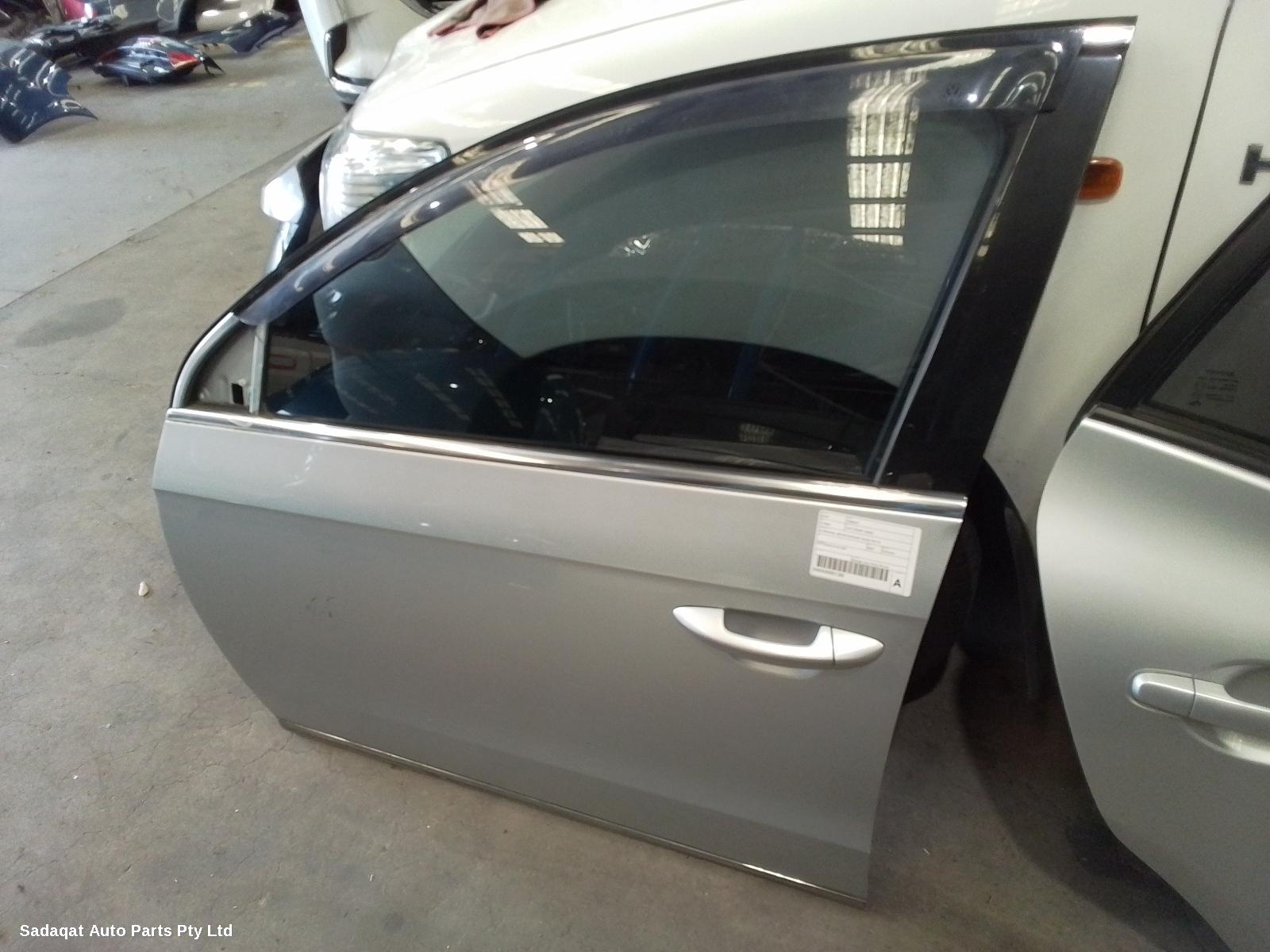 Volkswagen Passat Left Front Door