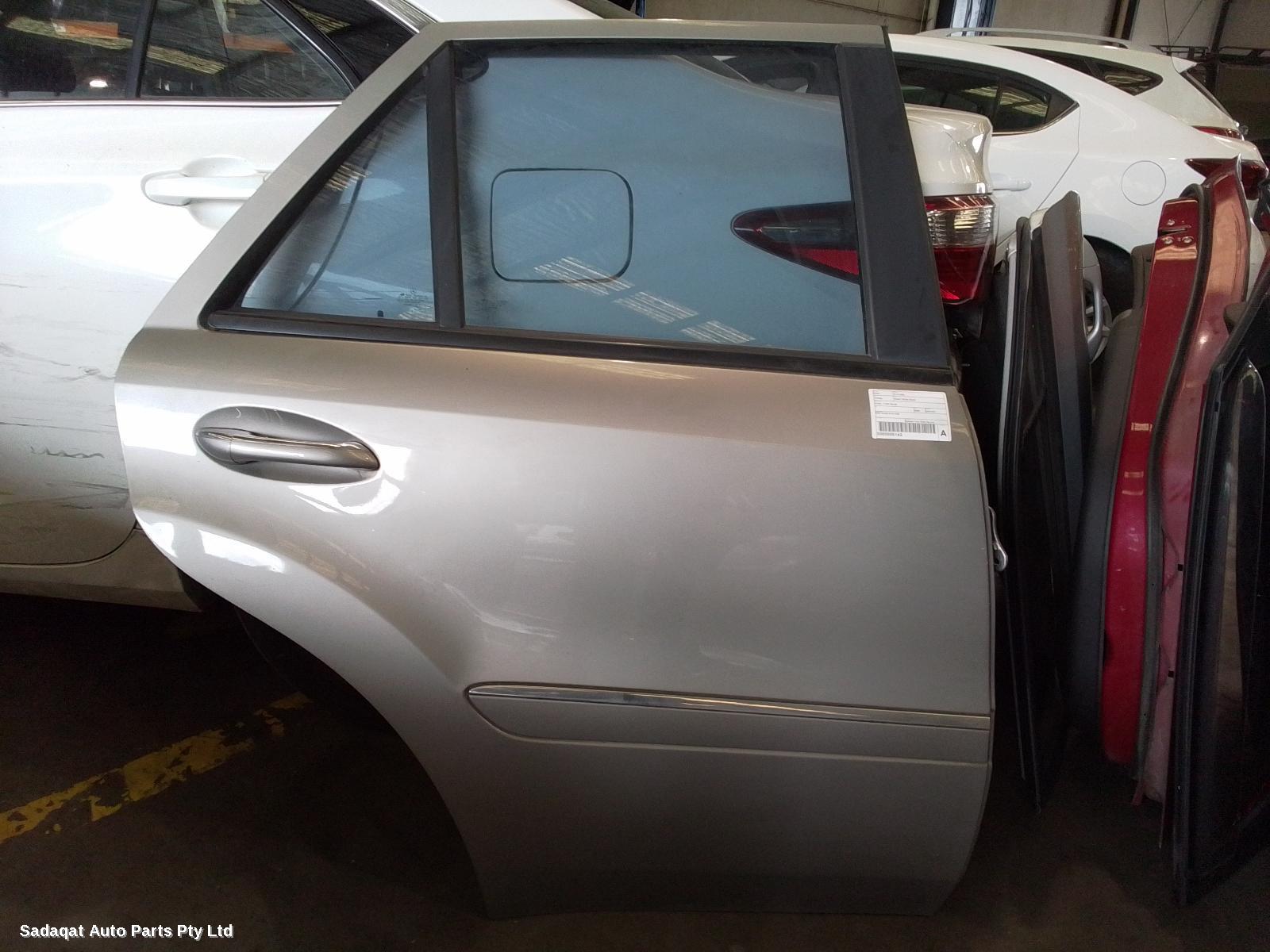 Mercedes M Class Right_rear_door_sliding