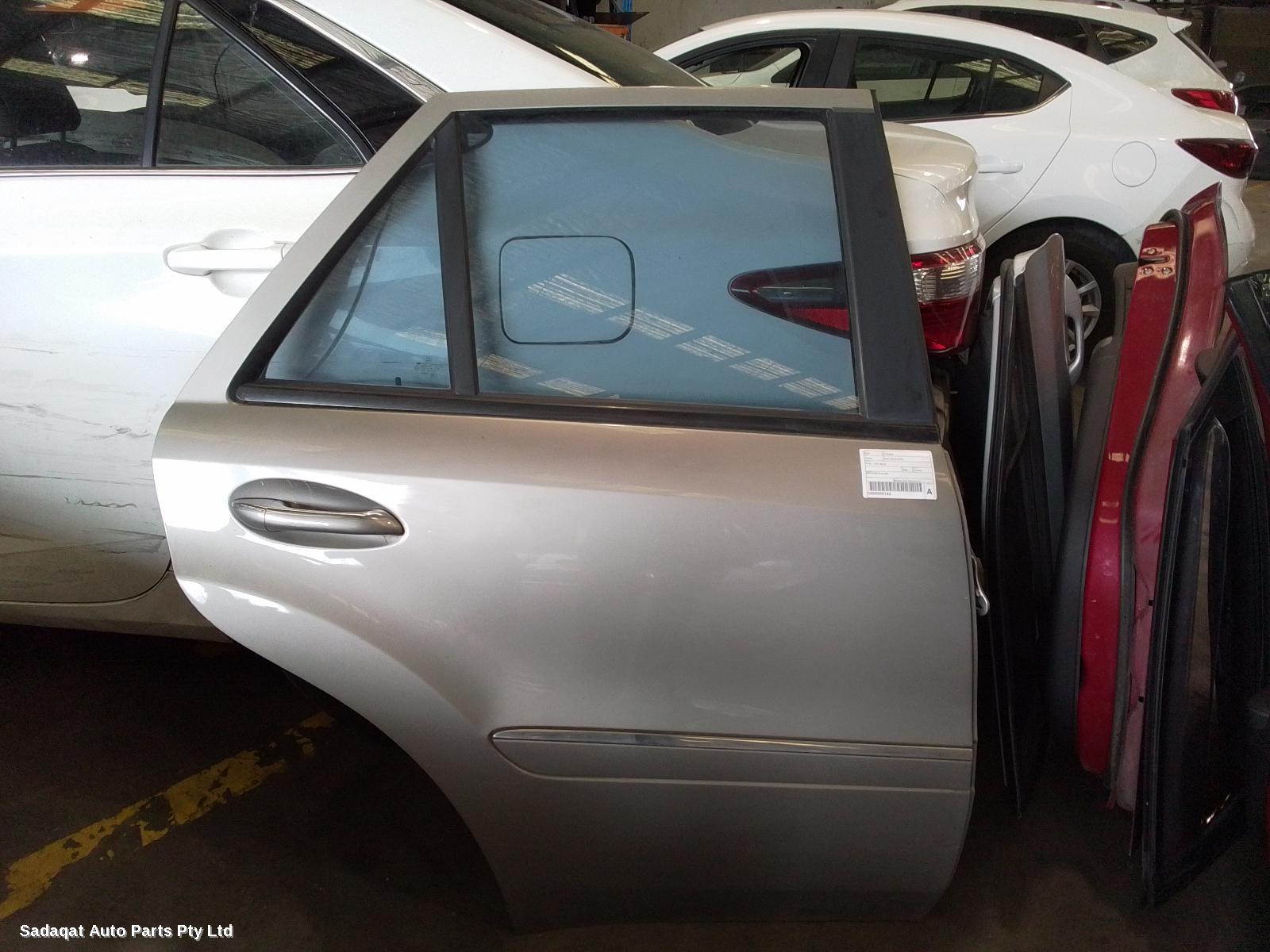 Mercedes M Class Right_rear_door_sliding