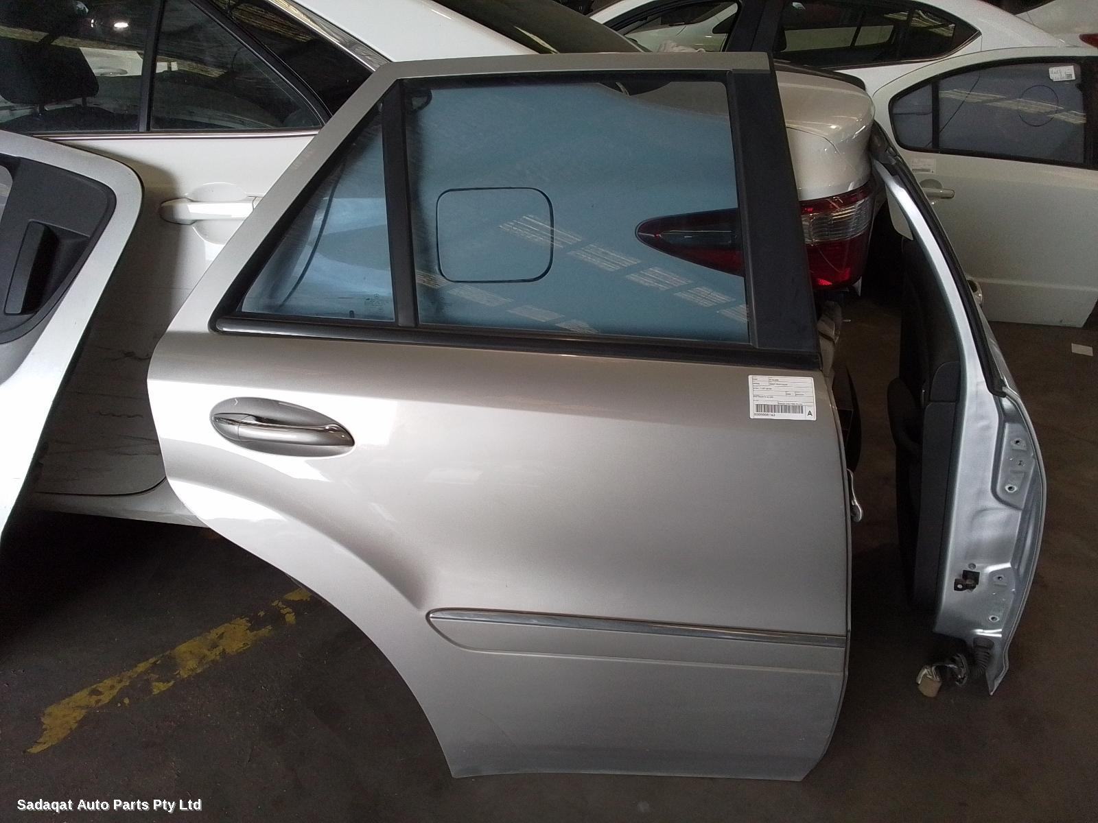 Mercedes M Class Right_rear_door_sliding
