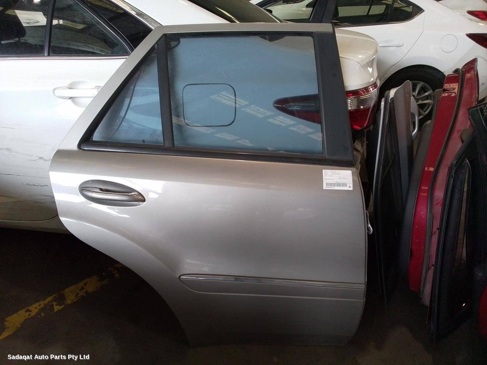Mercedes M Class Right_rear_door_sliding